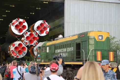 Roll-out of Soyuz from hangar