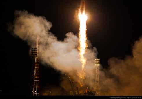 It is not a sun or moon it is wonderful Soyuz  space ship flying